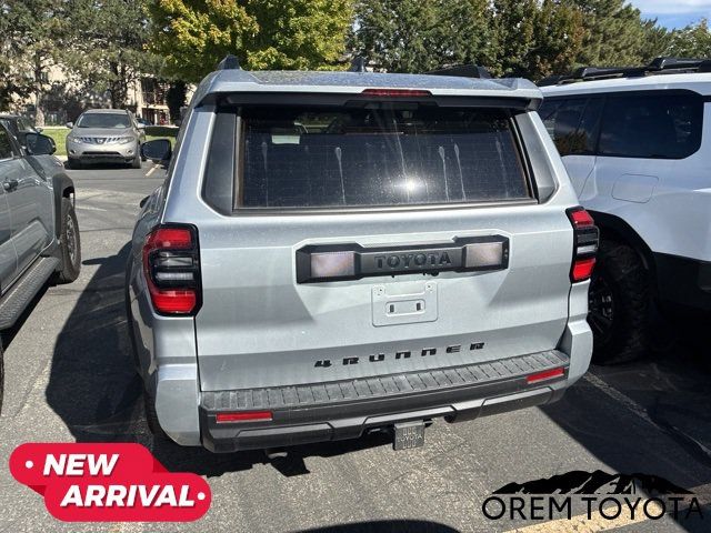 Used 2025 Toyota 4Runner SR5 AWD/4WD image 18
