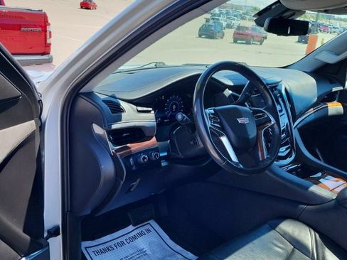Used 2019 Cadillac Escalade ESV Premium Luxury AWD/4WD image 9