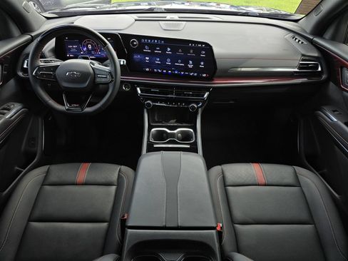 Certified 2024 Chevrolet Traverse RS FWD image 21