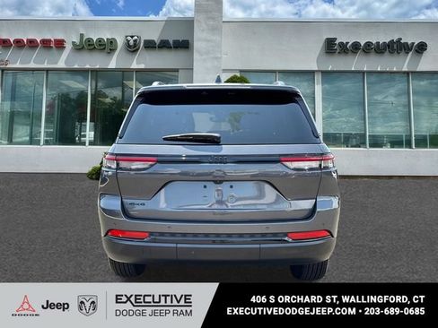 Used 2024 Jeep Grand Cherokee Altitude AWD/4WD image 3