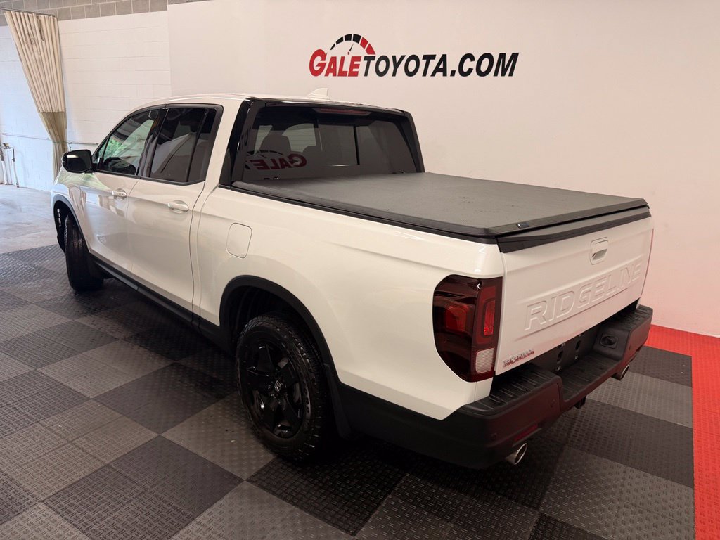 Used 2025 Honda Ridgeline Black Edition image 10
