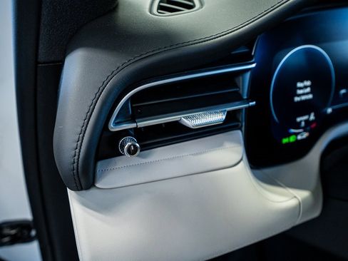 Used 2023 Maserati Grecale Modena image 37