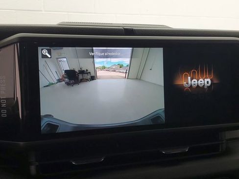 Used 2024 Jeep Gladiator Sport AWD/4WD image 26