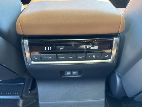 Used 2024 Lexus GX 550 w/ Accessory Package (2T) AWD/4WD image 22