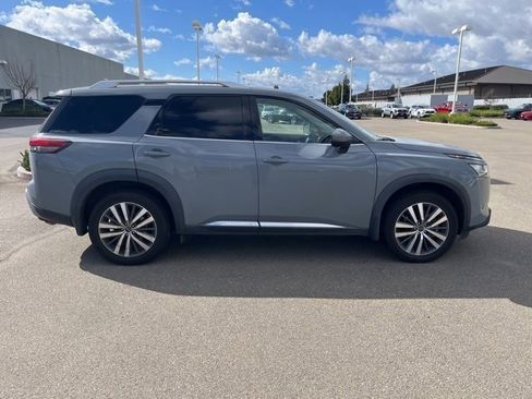 Used 2022 Nissan Pathfinder Platinum w/ Cargo Package image 4