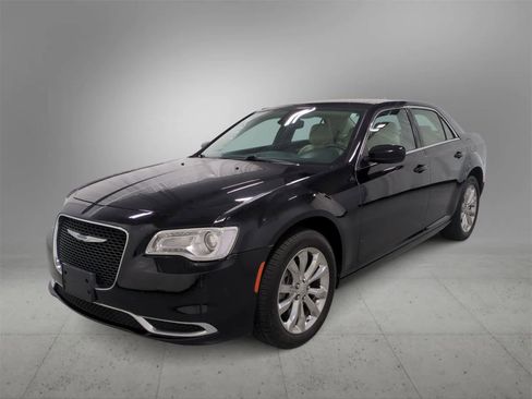 Certified 2023 Chrysler 300 Touring image 4