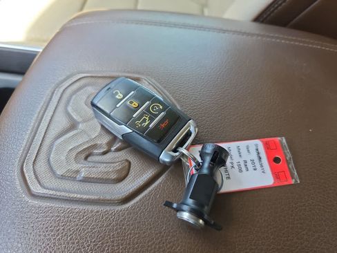 Used 2019 RAM 1500 Laramie AWD/4WD image 28