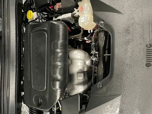 Used 2020 Jeep Cherokee Latitude Plus w/ Cold Weather Group image 38