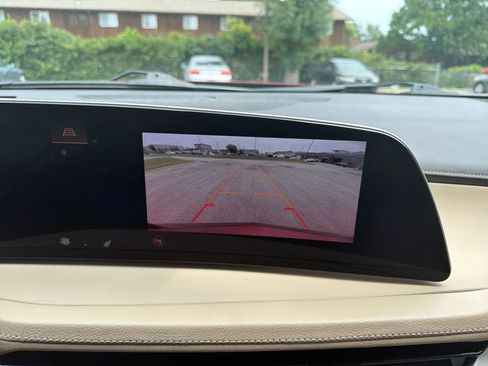 Used 2024 Cadillac XT4 Luxury w/ Cold Weather Package FWD image 20