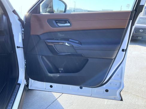 New 2026 Nissan Pathfinder Platinum AWD/4WD image 17