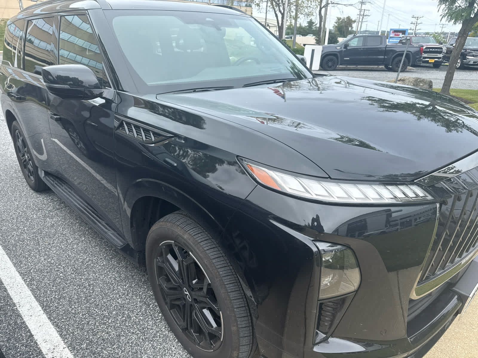 Used 2026 INFINITI QX80 4WD image 3