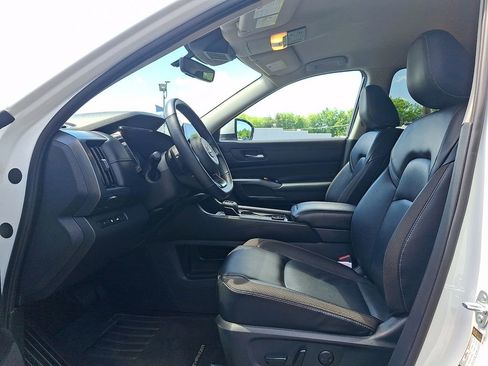 Used 2023 Nissan Pathfinder SL AWD/4WD image 14