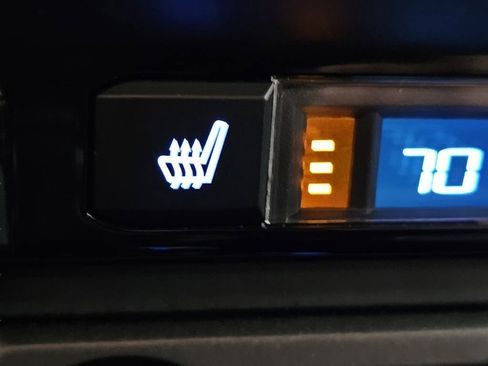 Used 2017 Toyota Tacoma TRD Sport image 13