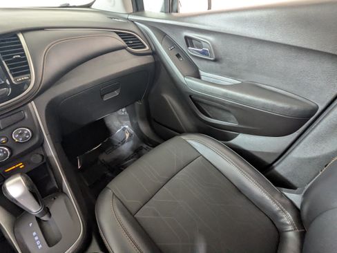 Used 2018 Chevrolet Trax LT w/ Redline Edition FWD image 12