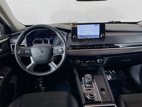 Used 2024 Mitsubishi Outlander SE image 20