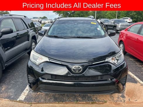 Used 2018 Toyota RAV4 LE FWD image 11