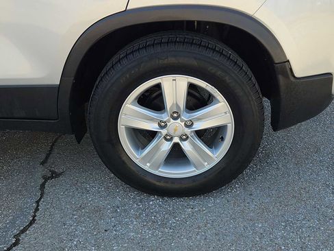 Used 2020 Chevrolet Trax LS w/ Tint and Cruise Package image 13