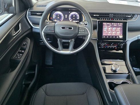 New 2025 Jeep Grand Cherokee Laredo X w/ Luxury Tech Group I image 12