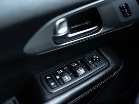 Used 2019 Chrysler Pacifica Limited w/ Advanced Safetytec Group image 15