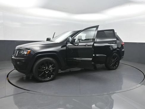 Used 2019 Jeep Grand Cherokee Altitude RWD image 28