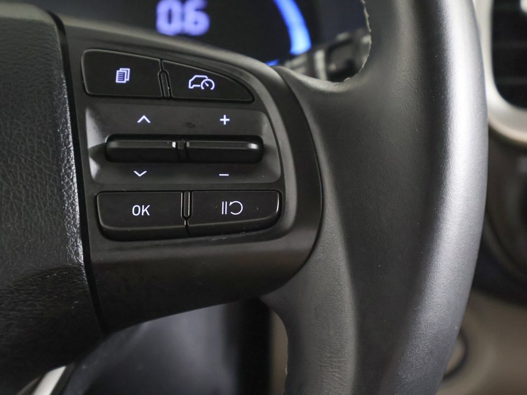 Certified 2026 Hyundai Venue SEL FWD image 36