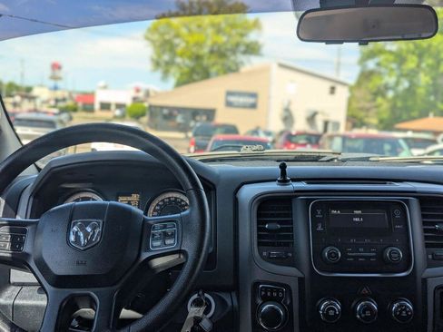 Used 2017 RAM 1500 Express AWD/4WD image 15