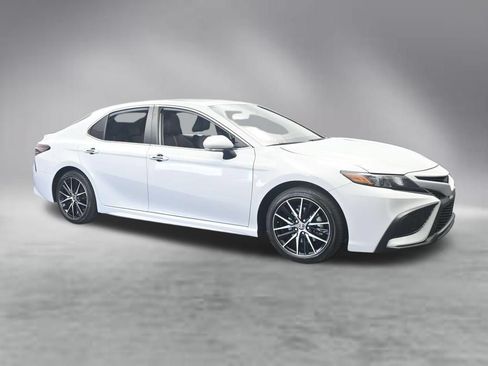 Used 2024 Toyota Camry SE FWD image 9