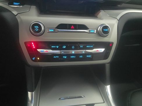 Used 2023 Ford Explorer XLT w/ Equipment Group 202A image 26