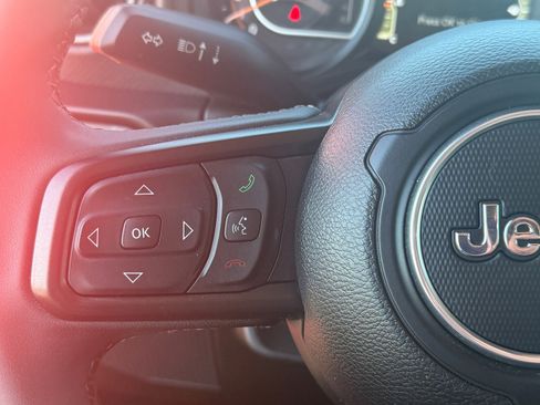 Used 2025 Jeep Wrangler Unlimited Rubicon image 13