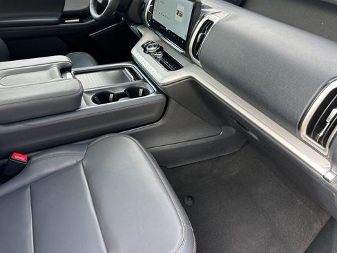 Used 2025 Ford Expedition Active AWD/4WD image 20