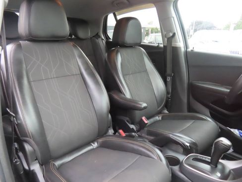 Used 2020 Chevrolet Trax LT w/ LT Convenience Package AWD/4WD image 41
