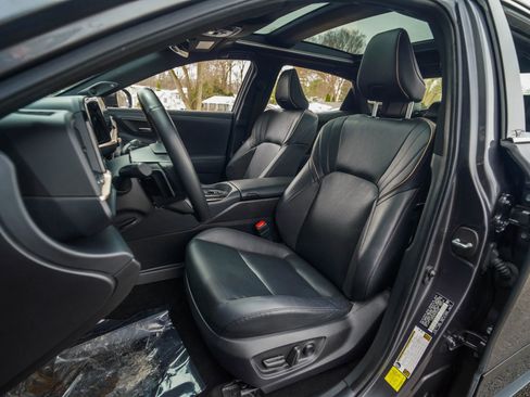 Used 2023 Toyota Crown Platinum image 12