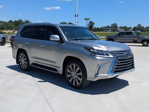 Used 2021 Lexus LX 570 4WD w/ Luxury Package image 7