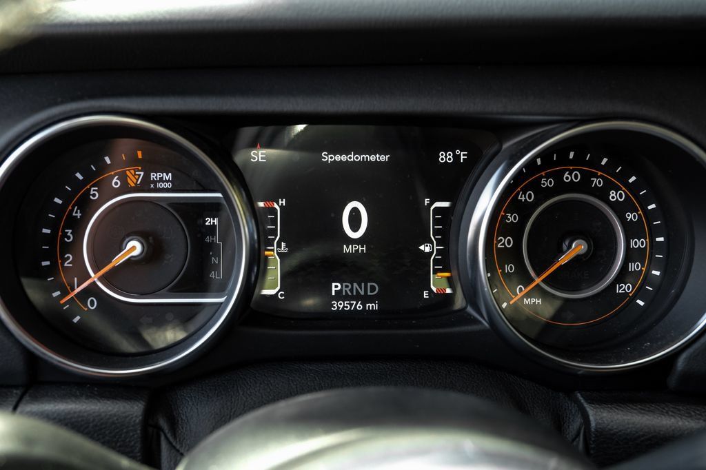 Used 2020 Jeep Wrangler Unlimited Sahara AWD/4WD image 28