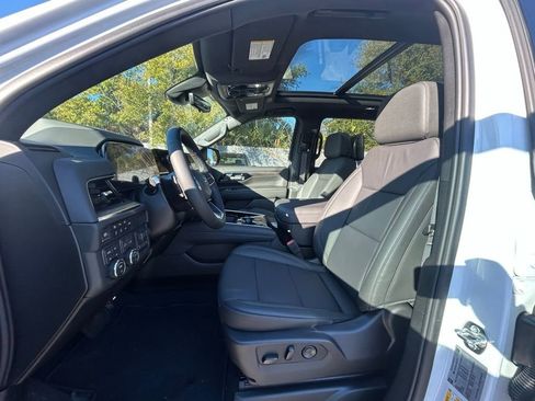 New 2026 Chevrolet Suburban Z71 w/ Z71 Off-Road Package AWD/4WD image 13