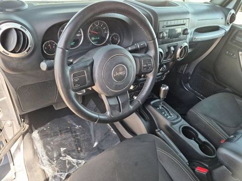 Used 2018 Jeep Wrangler Unlimited Sahara AWD/4WD image 11