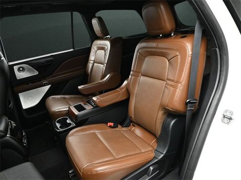 Used 2021 Lincoln Aviator Reserve w/ Equipment Group 210A image 16