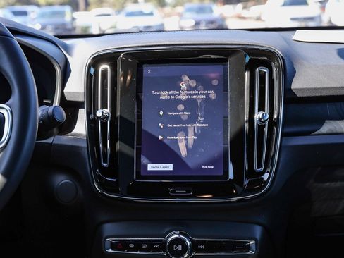 Used 2023 Volvo C40 P8 Recharge Ultimate image 14