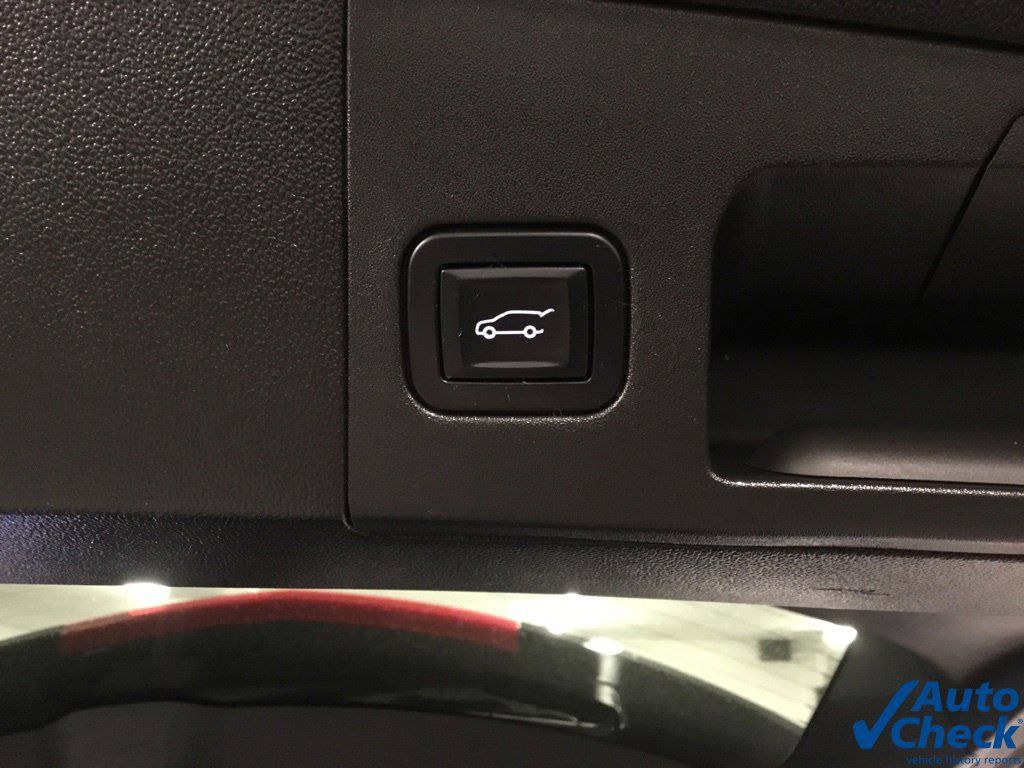 Used 2017 Cadillac XT5 Platinum w/ Driver Assist Package AWD/4WD image 13