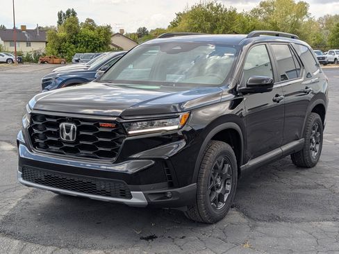 New 2025 Honda Pilot TrailSport image 10