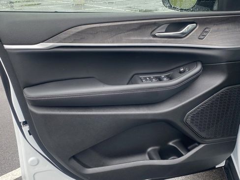 New 2025 Jeep Grand Cherokee L Limited w/ Luxury Tech Group II image 12