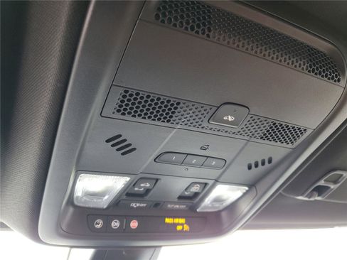 Used 2023 Cadillac XT5 Premium Luxury image 33