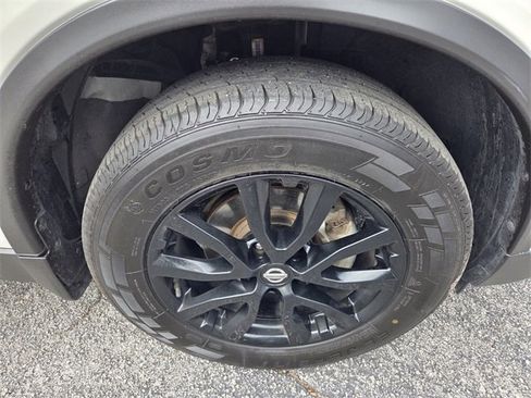 Used 2018 Nissan Rogue SV image 20
