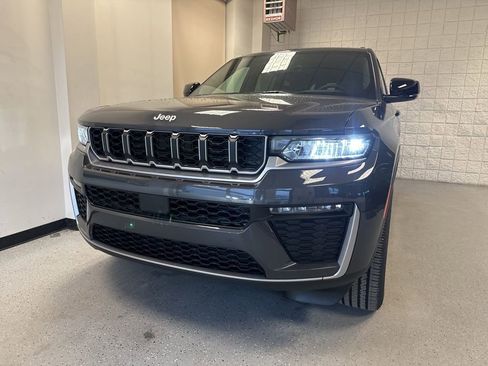 New 2026 Jeep Grand Cherokee L Limited AWD/4WD image 11
