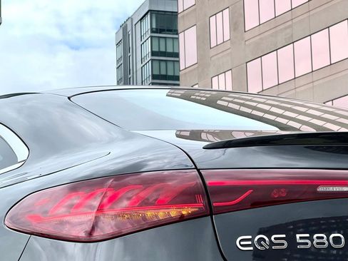 Used 2023 Mercedes-Benz EQS 580 4MATIC Sedan image 9
