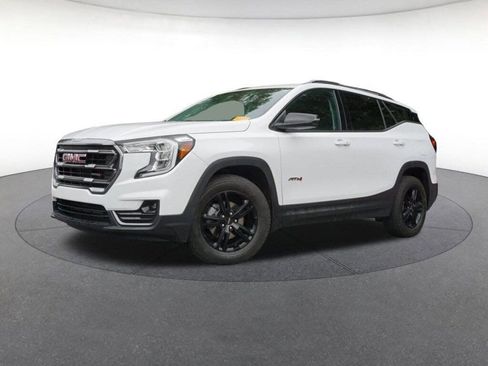 Used 2024 GMC Terrain AT4 image 2