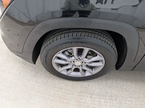 Used 2024 GMC Terrain SLT image 7