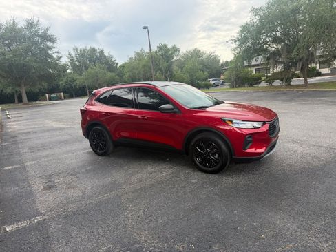 Used 2025 Ford Escape Active w/ Tech Pack #1 FWD image 7