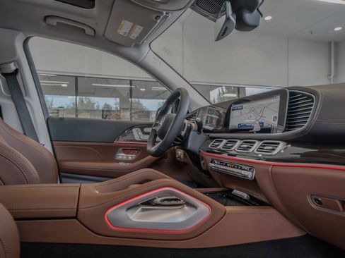New 2026 Mercedes-Benz GLS 450 4MATIC image 18