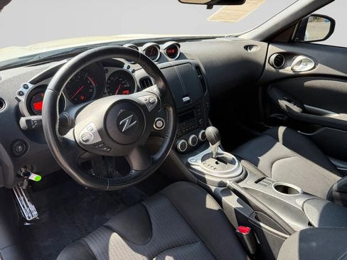 Used 2016 Nissan 370Z Coupe RWD image 19